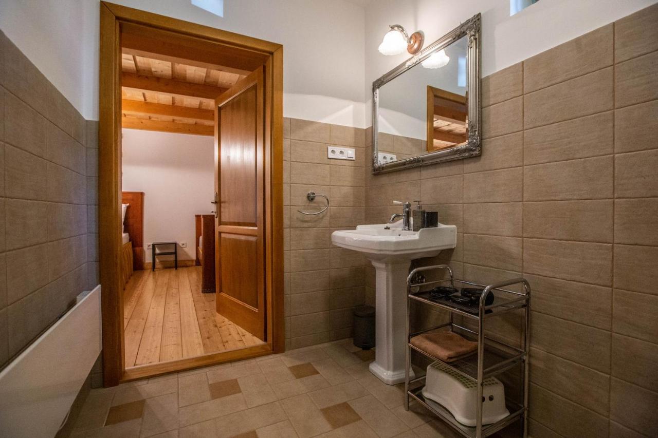 Oszter Udvarhaz Kekkut Extérieur photo