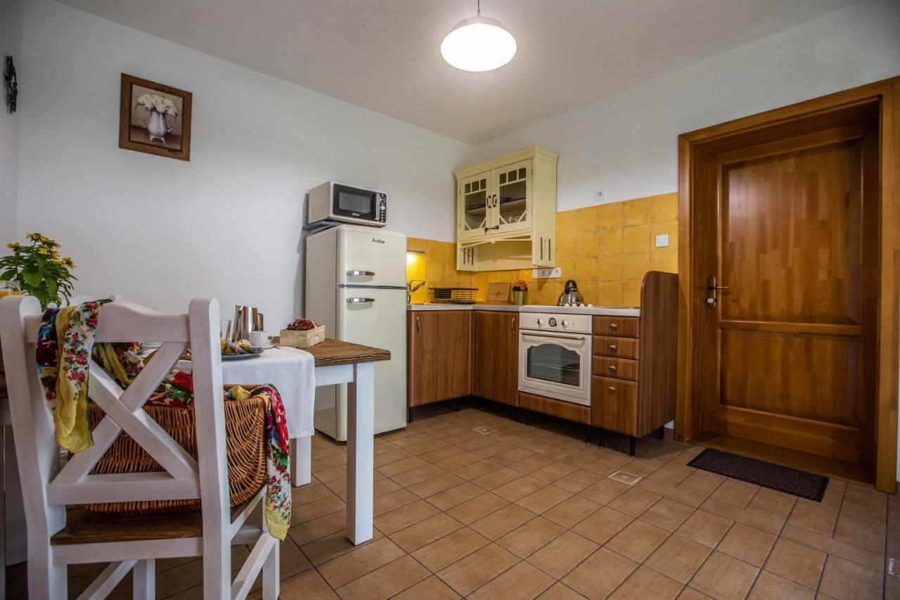 Oszter Udvarhaz Kekkut Extérieur photo